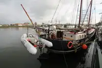 Яхта на продажу