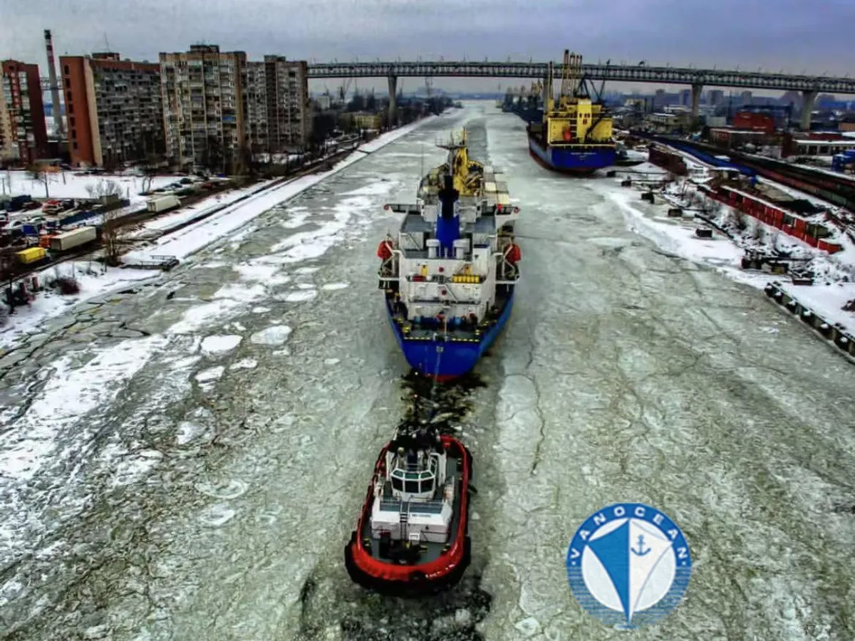 Рефрижераторное судно на продажу