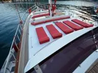 Яхта на продажу