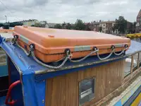 Паром на продажу