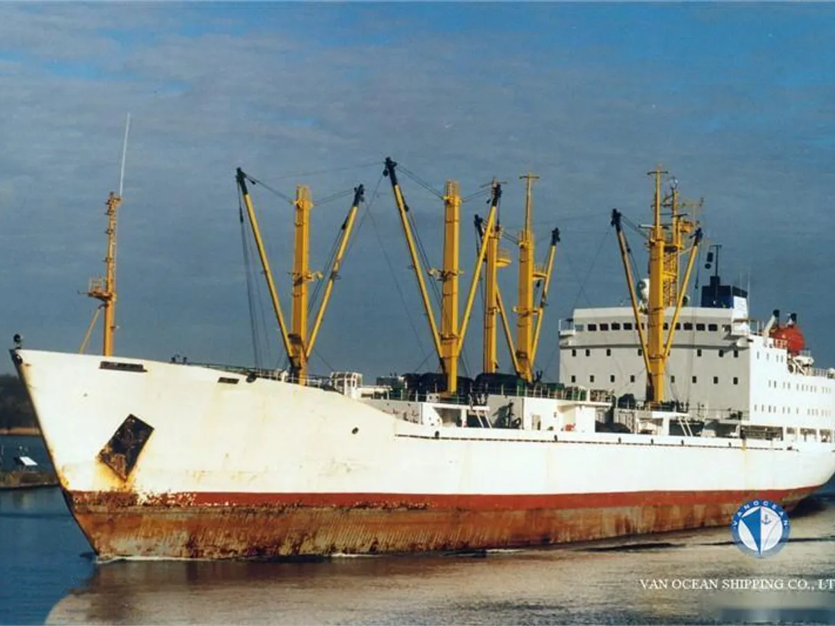Рефрижераторное судно на продажу