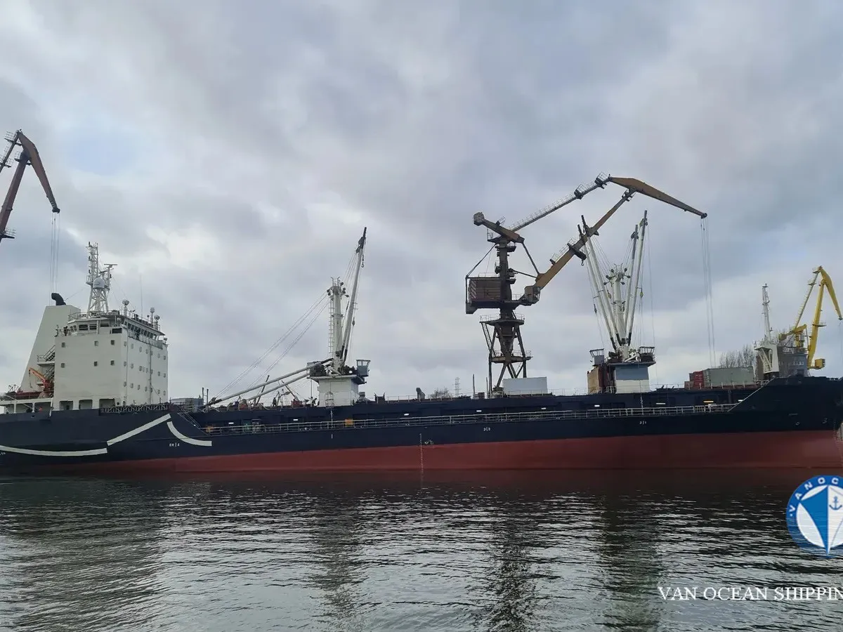 Рефрижераторное судно на продажу