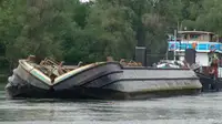 Баржа на продажу