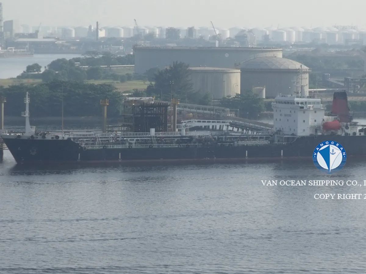 Нефтеналивной/химический танкер на продажу