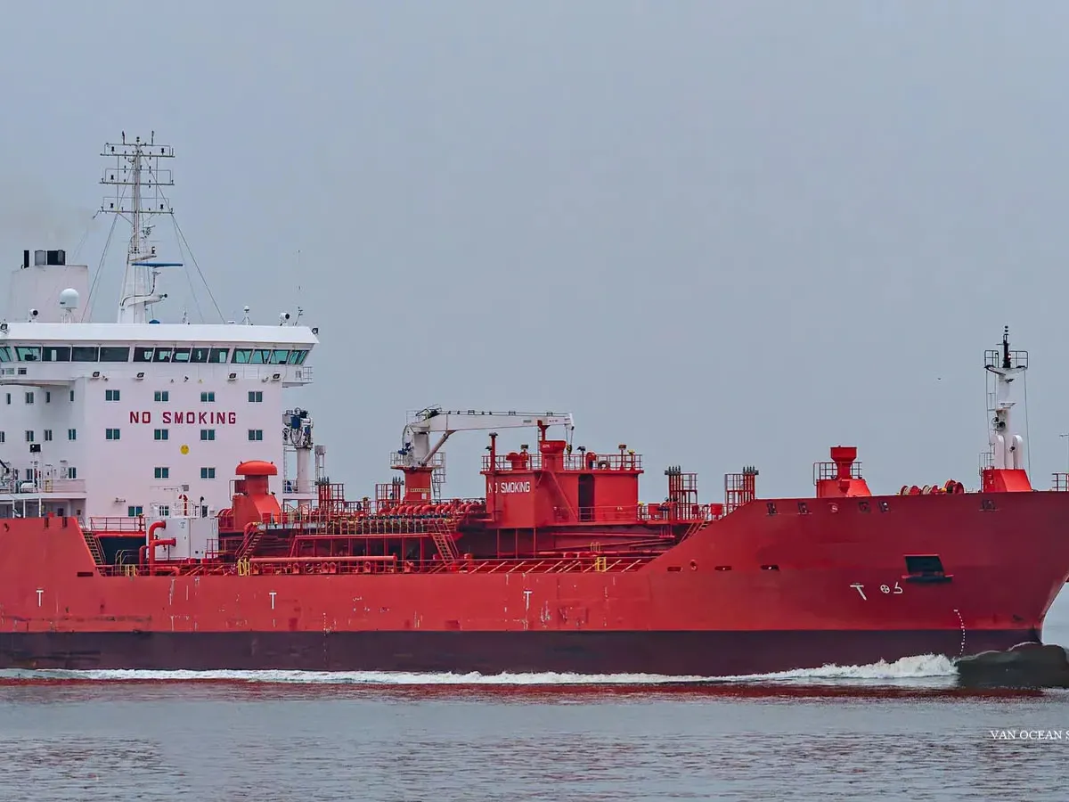 Нефтеналивной/химический танкер на продажу