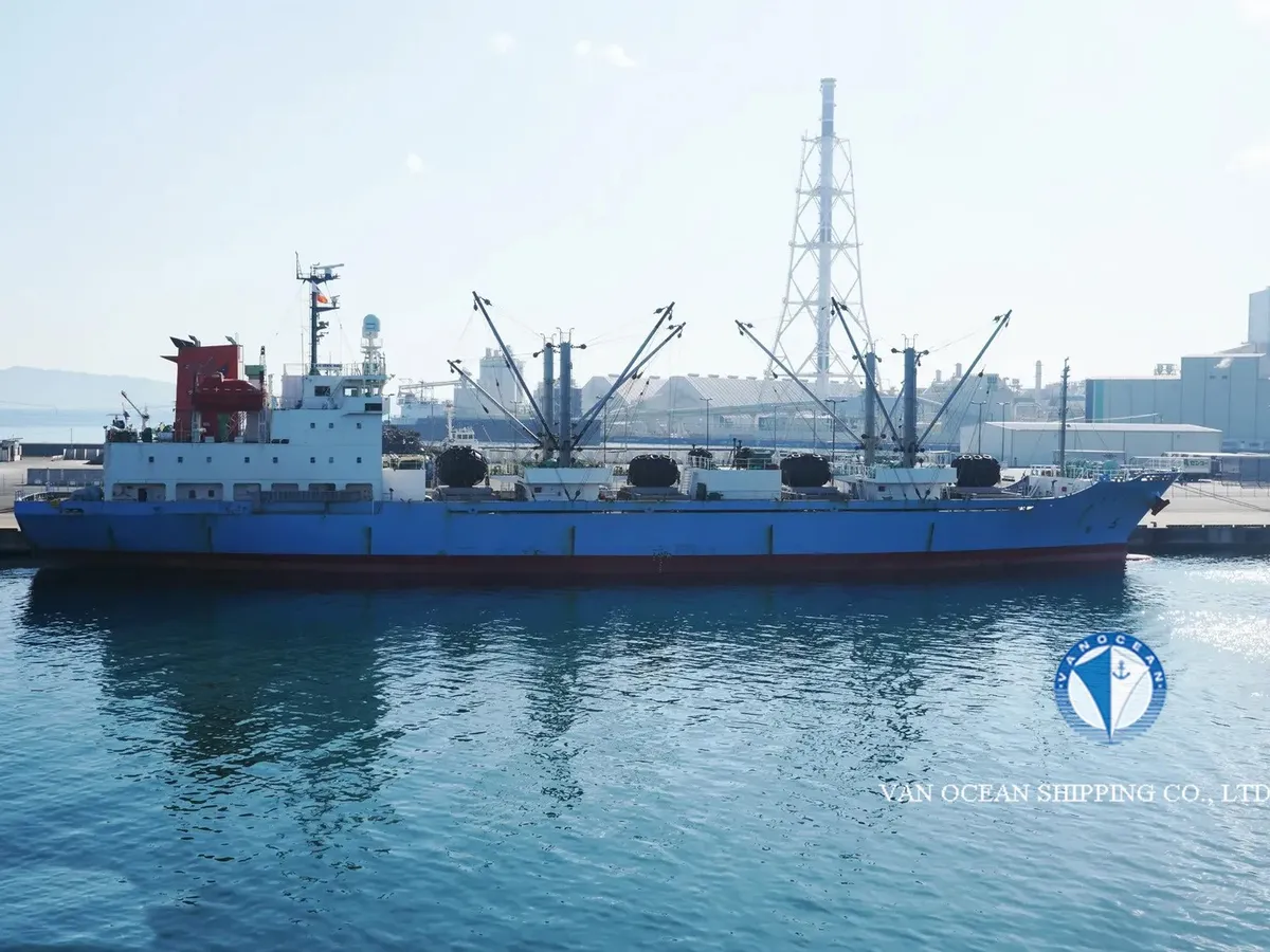 Рефрижераторное судно на продажу