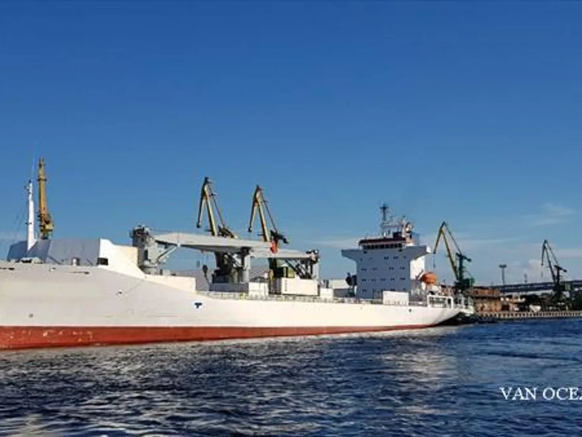 Рефрижераторное судно на продажу