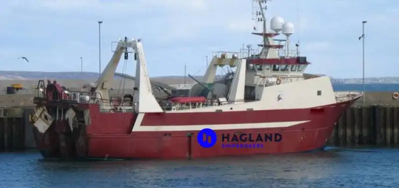 Большой морозильный траулер на продажу