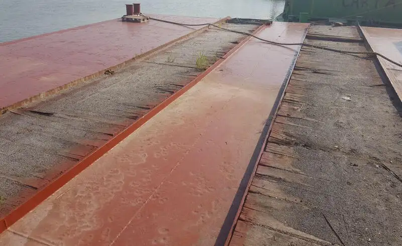 Баржа на продажу