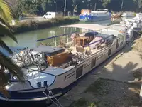 Баржа на продажу