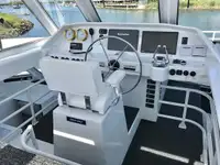 Катамаран на продажу