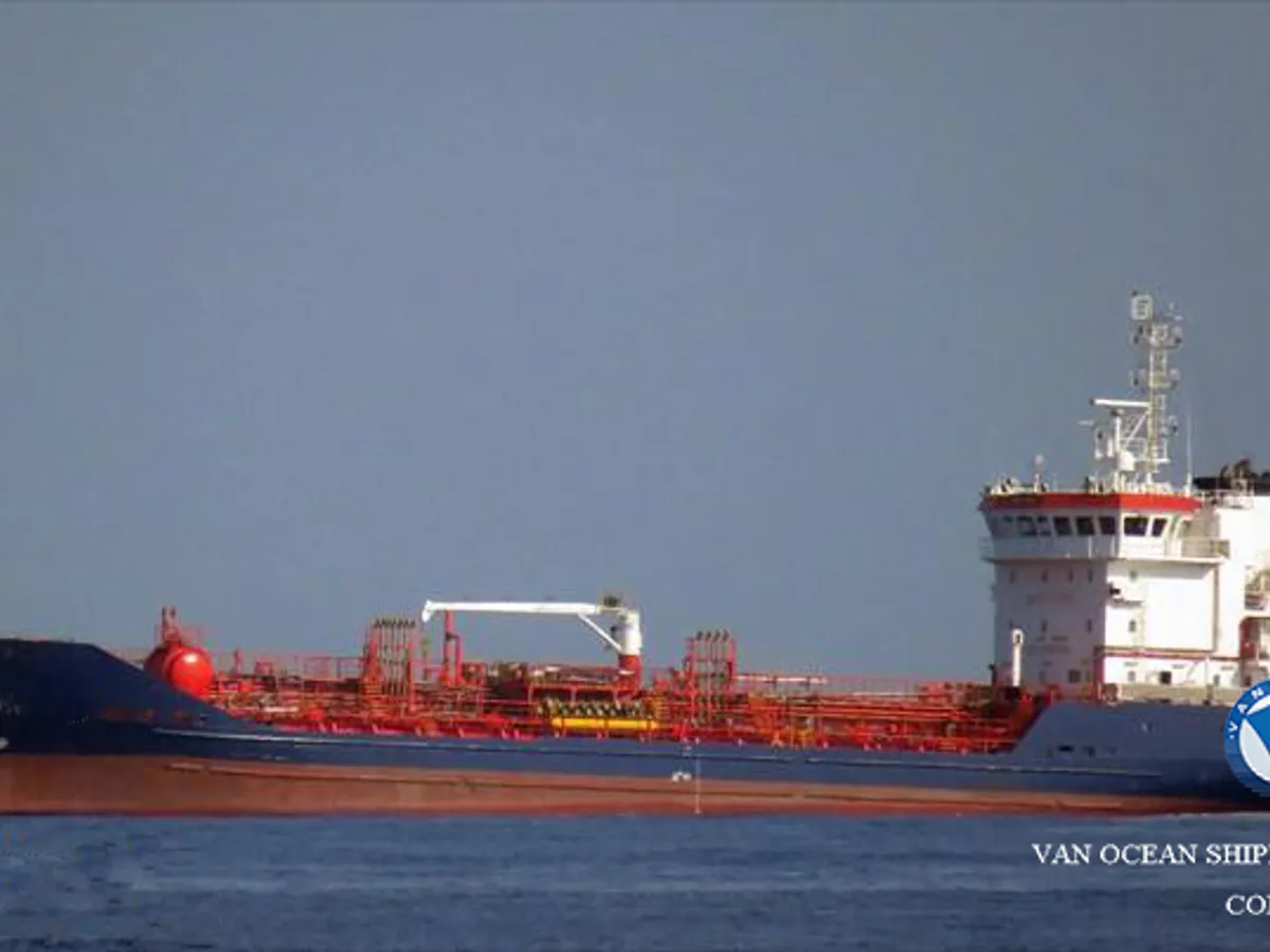 Нефтеналивной/химический танкер на продажу