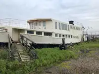 Паром на продажу