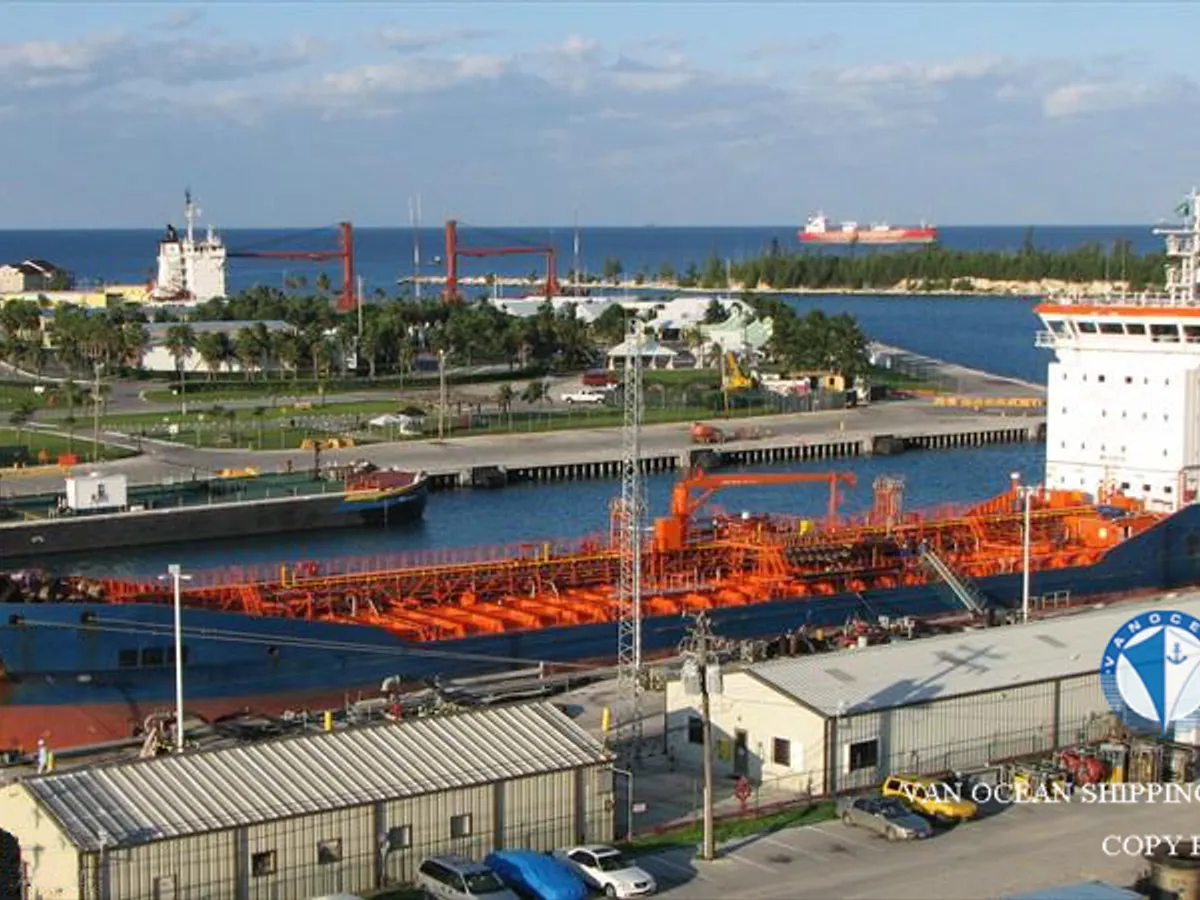 Нефтеналивной/химический танкер на продажу