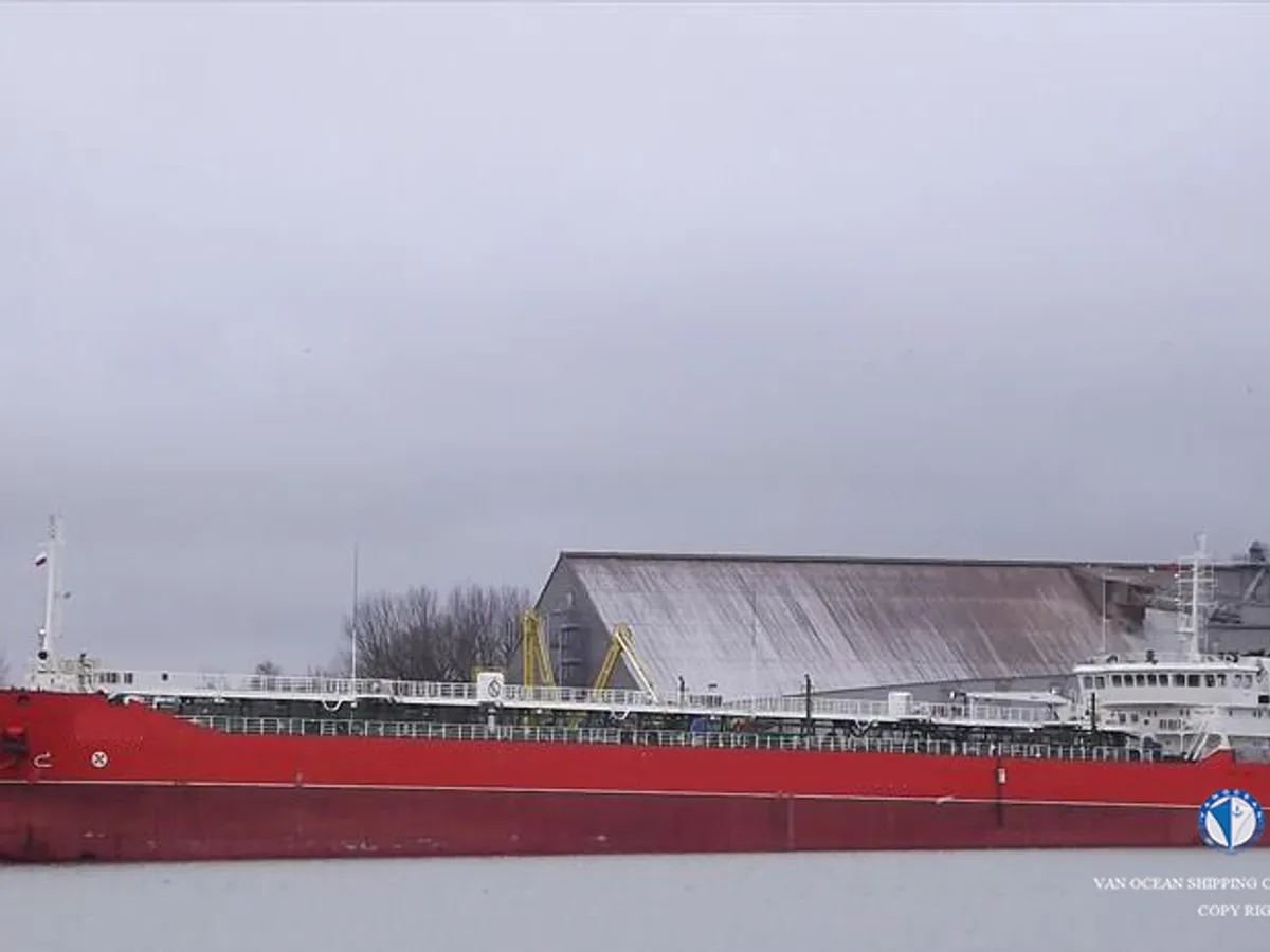 Нефтеналивной/химический танкер на продажу