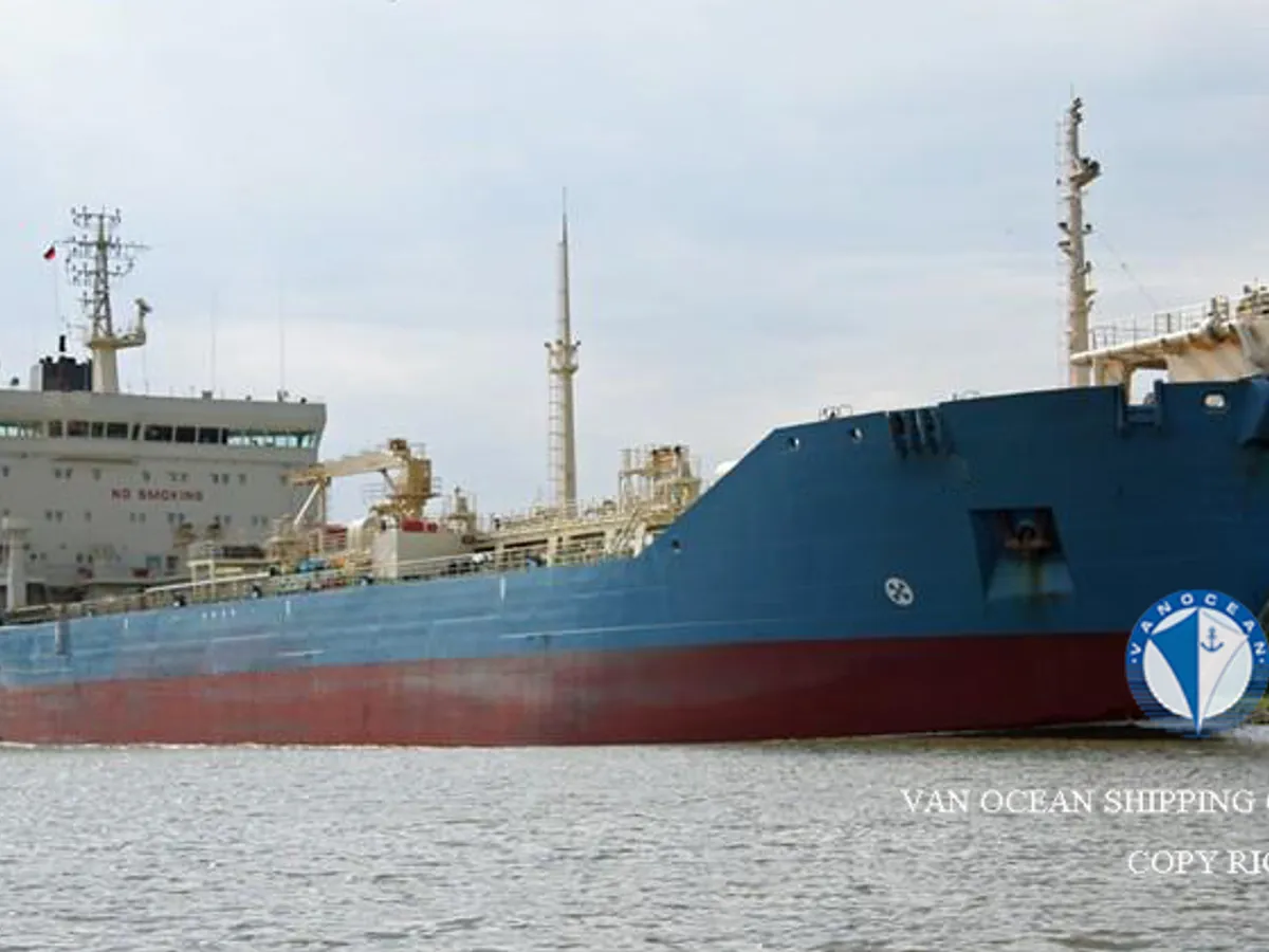 Нефтеналивной/химический танкер на продажу