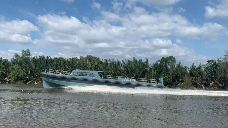 Буксир для перевозки экипажа на продажу