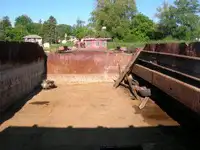 Баржа на продажу