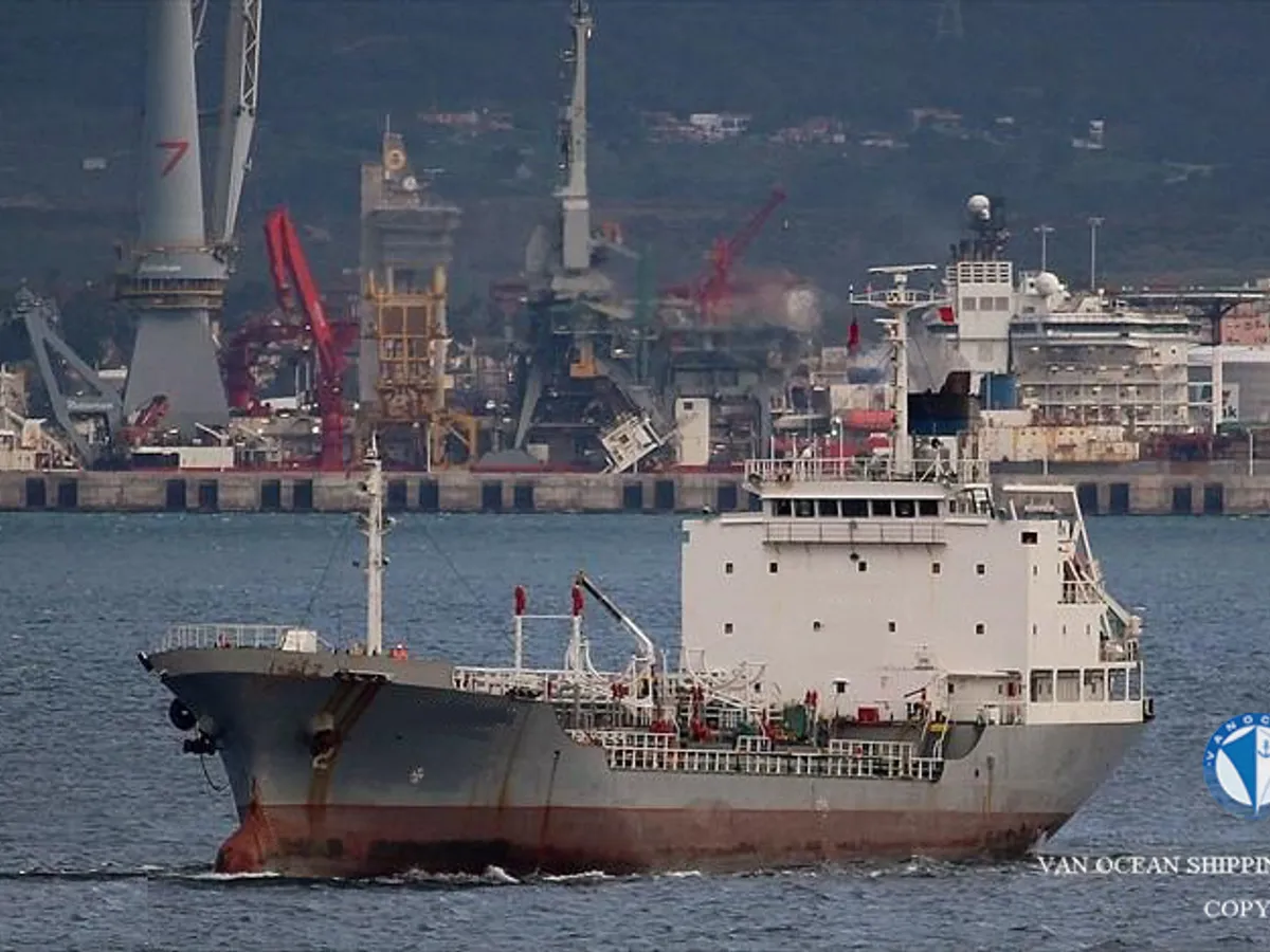Нефтеналивной/химический танкер на продажу