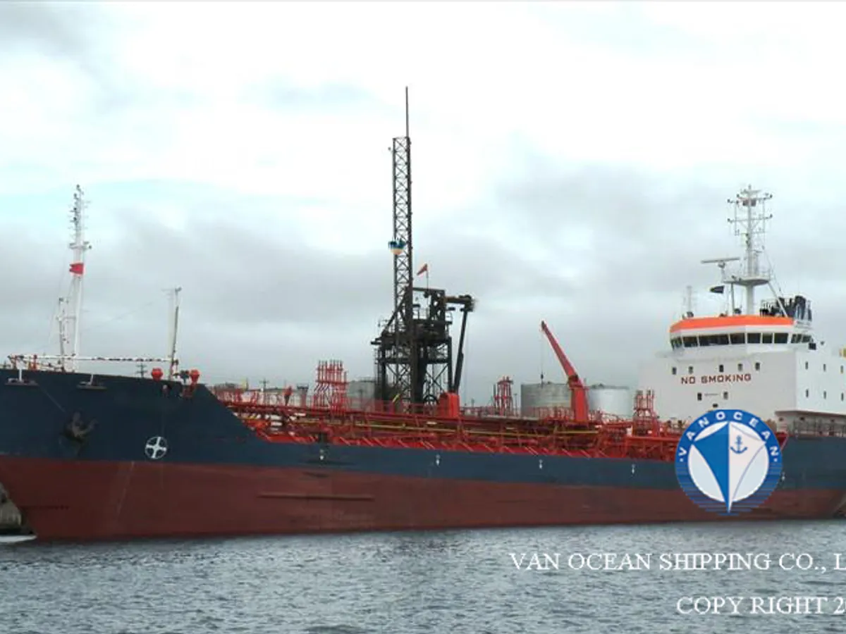 Нефтеналивной/химический танкер на продажу