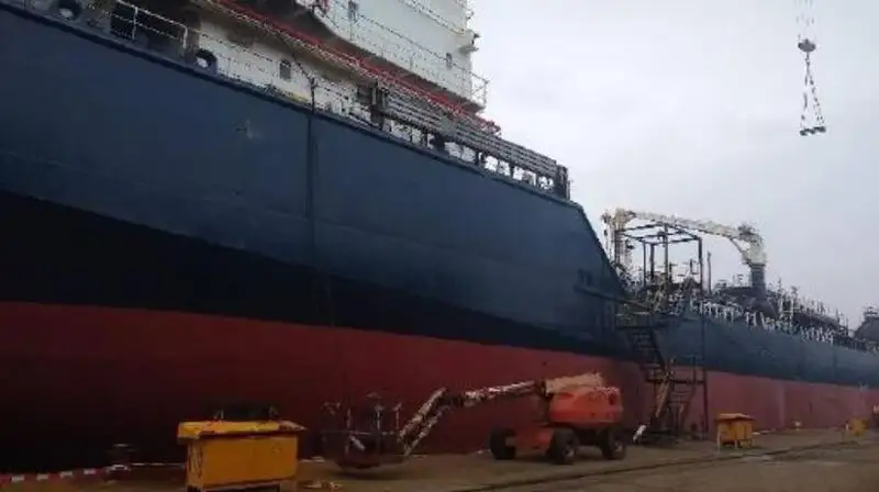 Нефтеналивной/химический танкер на продажу
