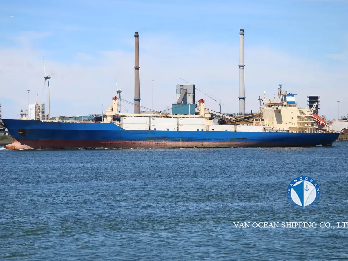 Рефрижераторное судно на продажу