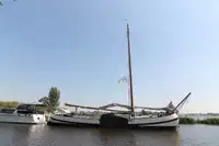 Баржа на продажу