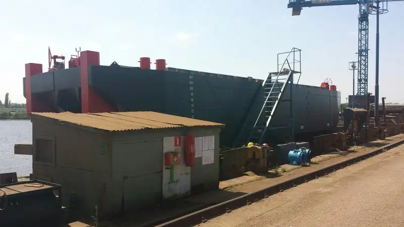 Баржа на продажу