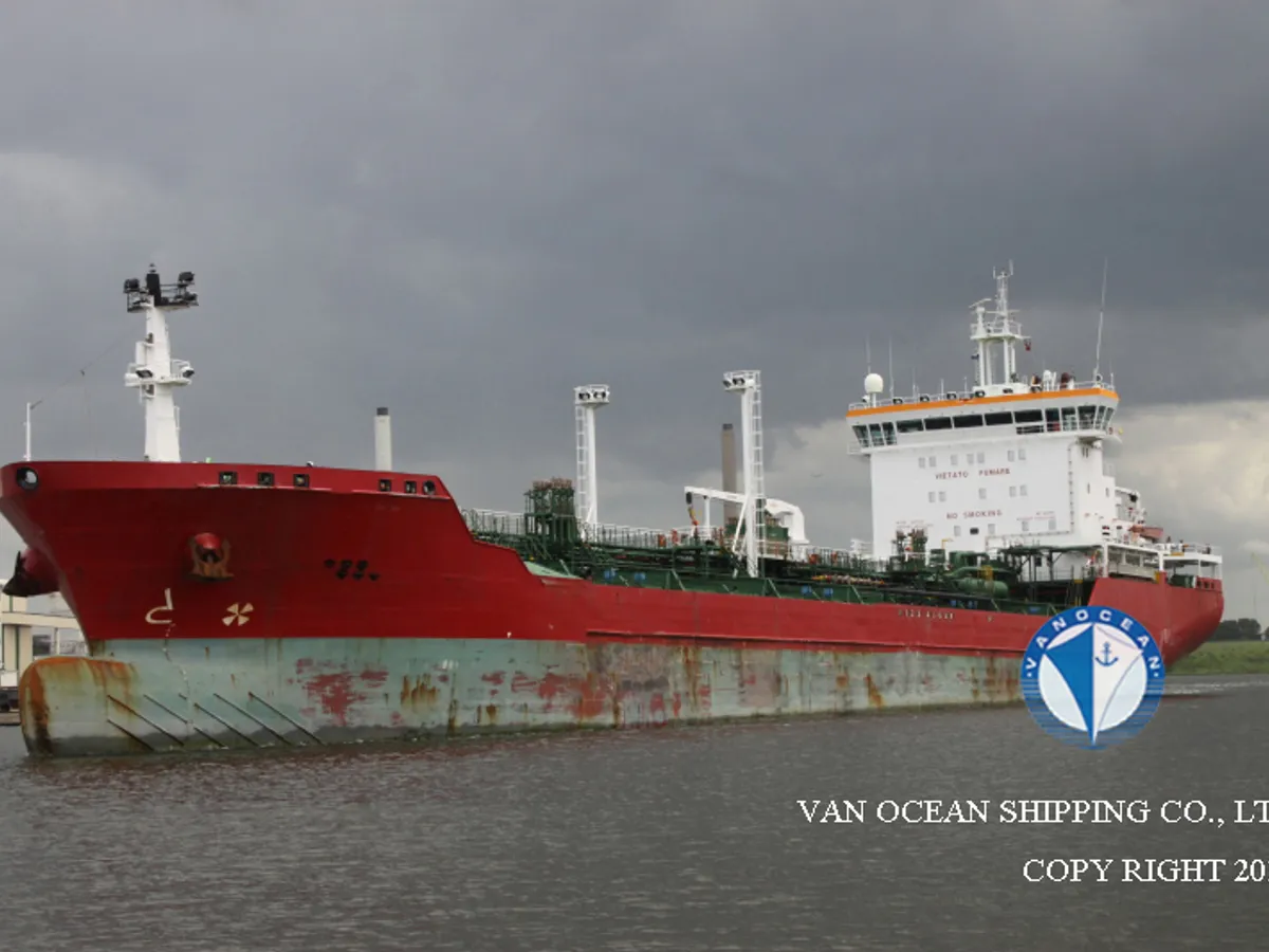 Нефтеналивной/химический танкер на продажу