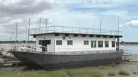 Плавучий дом на продажу