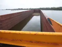 Баржа на продажу