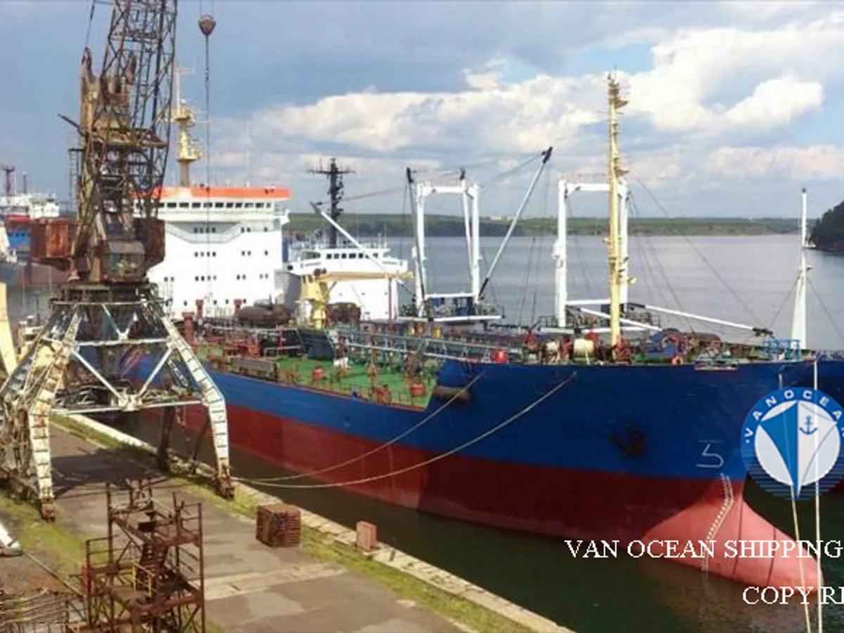 Нефтеналивной/химический танкер на продажу
