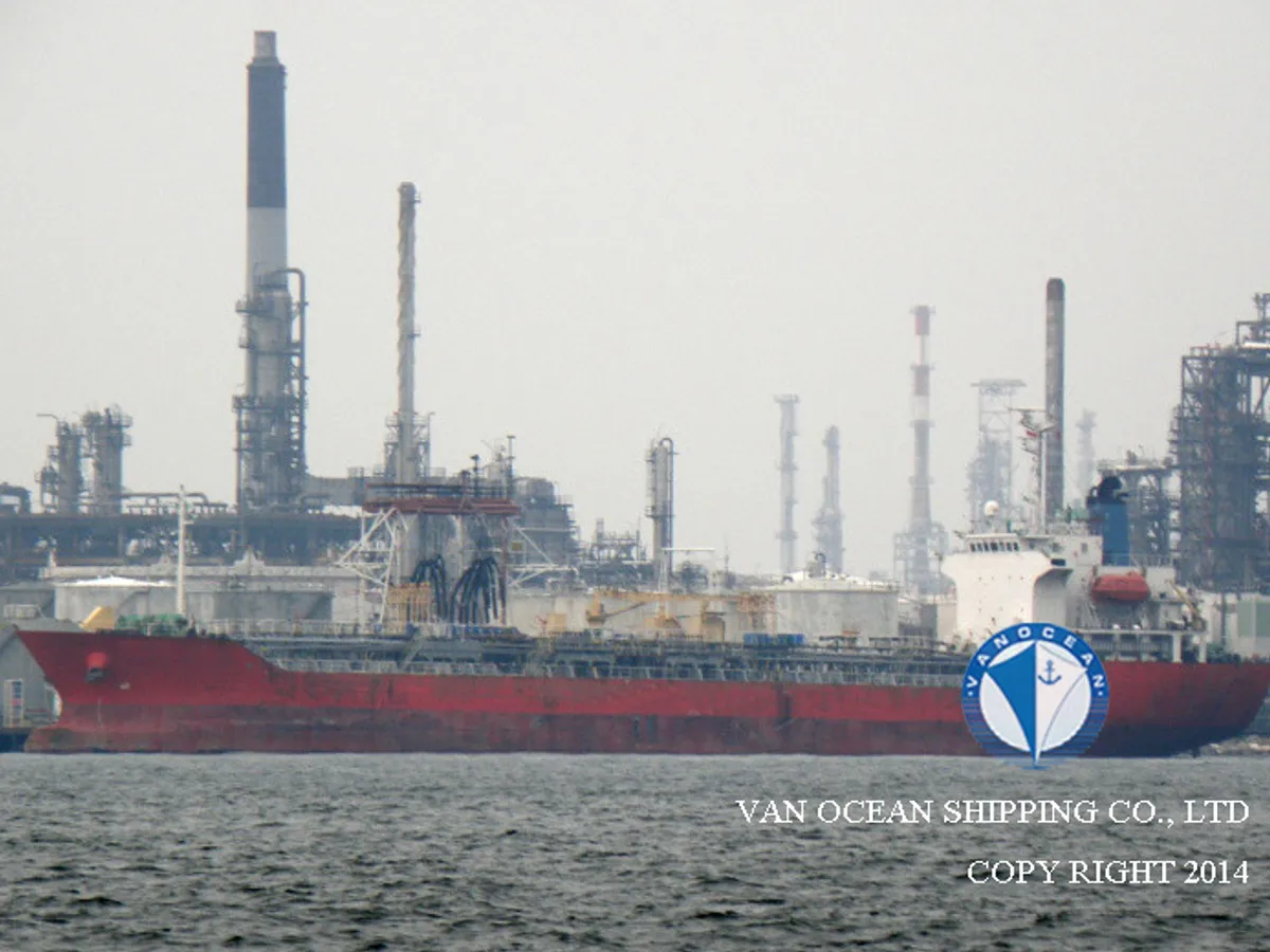 Нефтеналивной/химический танкер на продажу