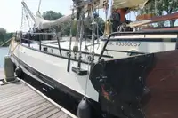 Баржа на продажу
