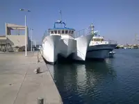Катамаран на продажу