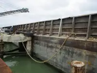 Баржа на продажу