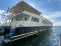 Катамаран на продажу