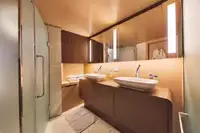 Круизное судно на продажу