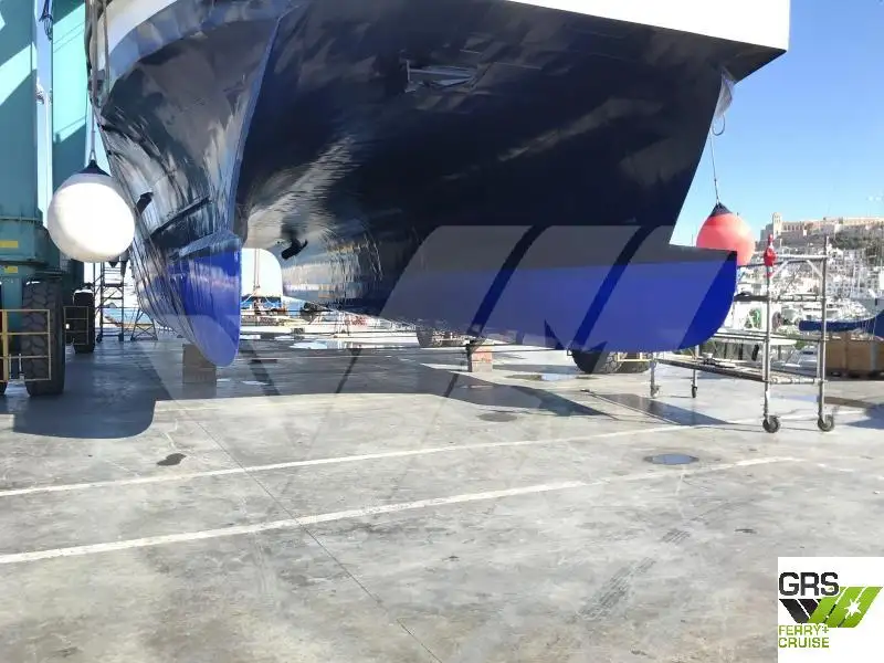 Круизное судно на продажу