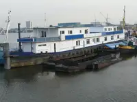 Баржа на продажу