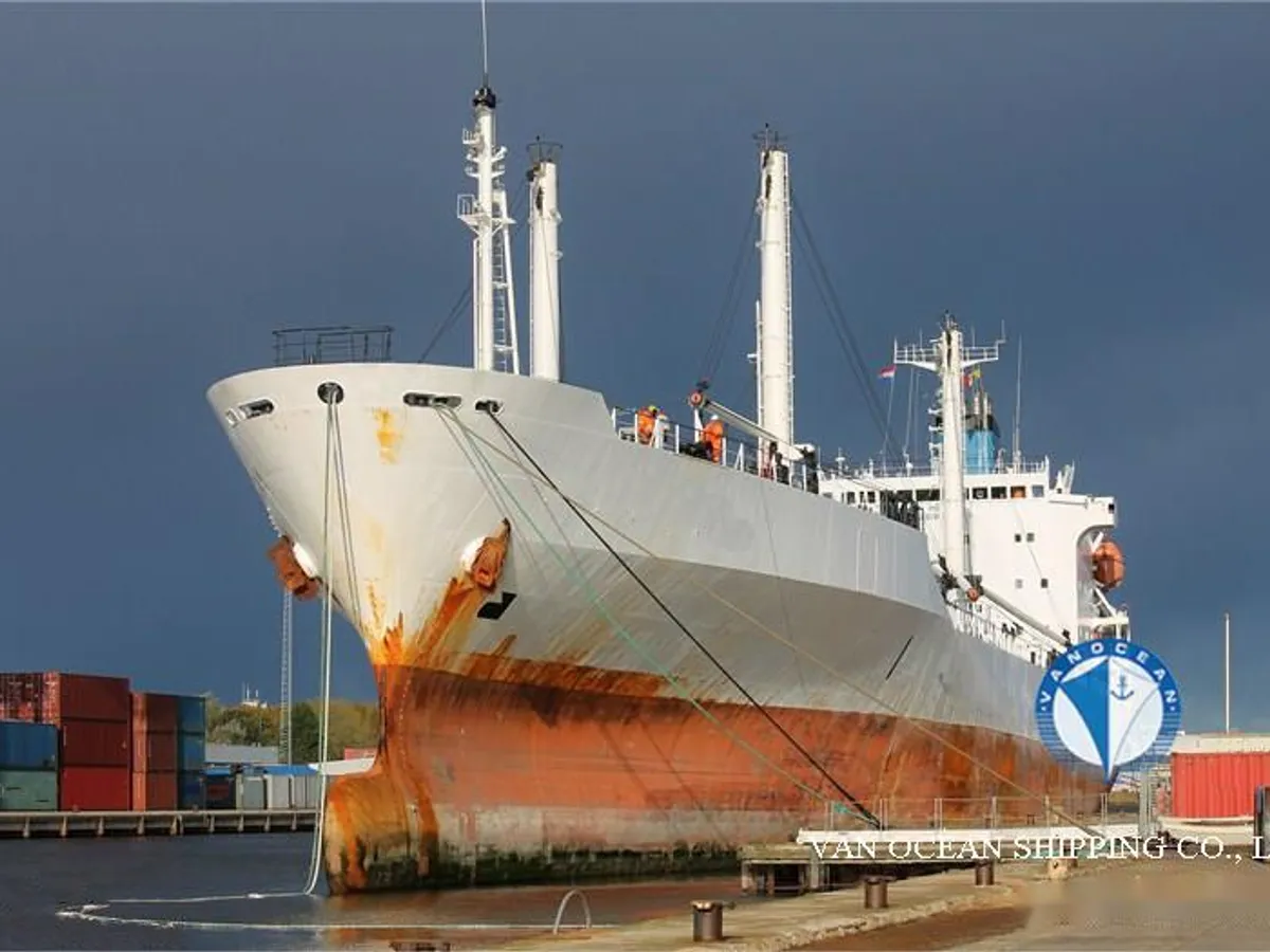 Рефрижераторное судно на продажу
