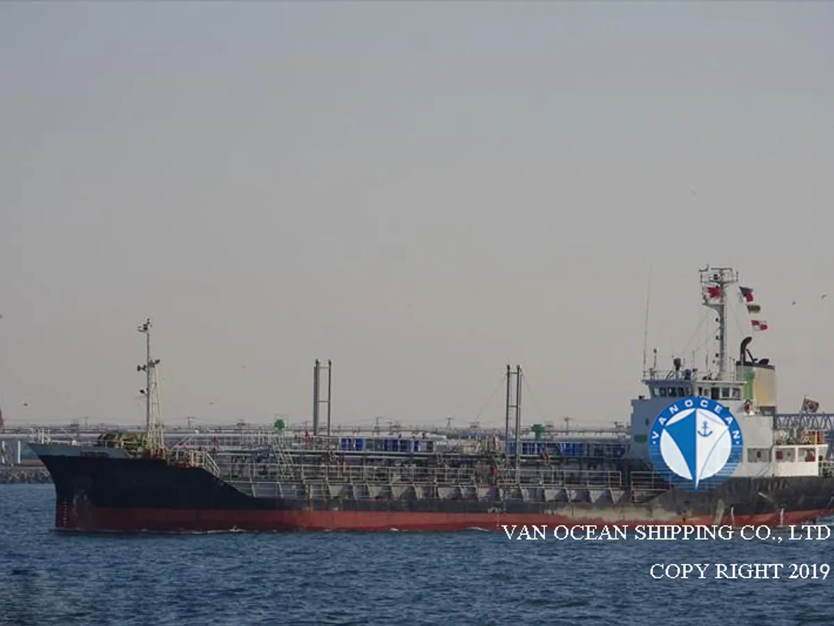 Нефтеналивной/химический танкер на продажу