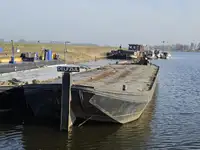 Баржа на продажу