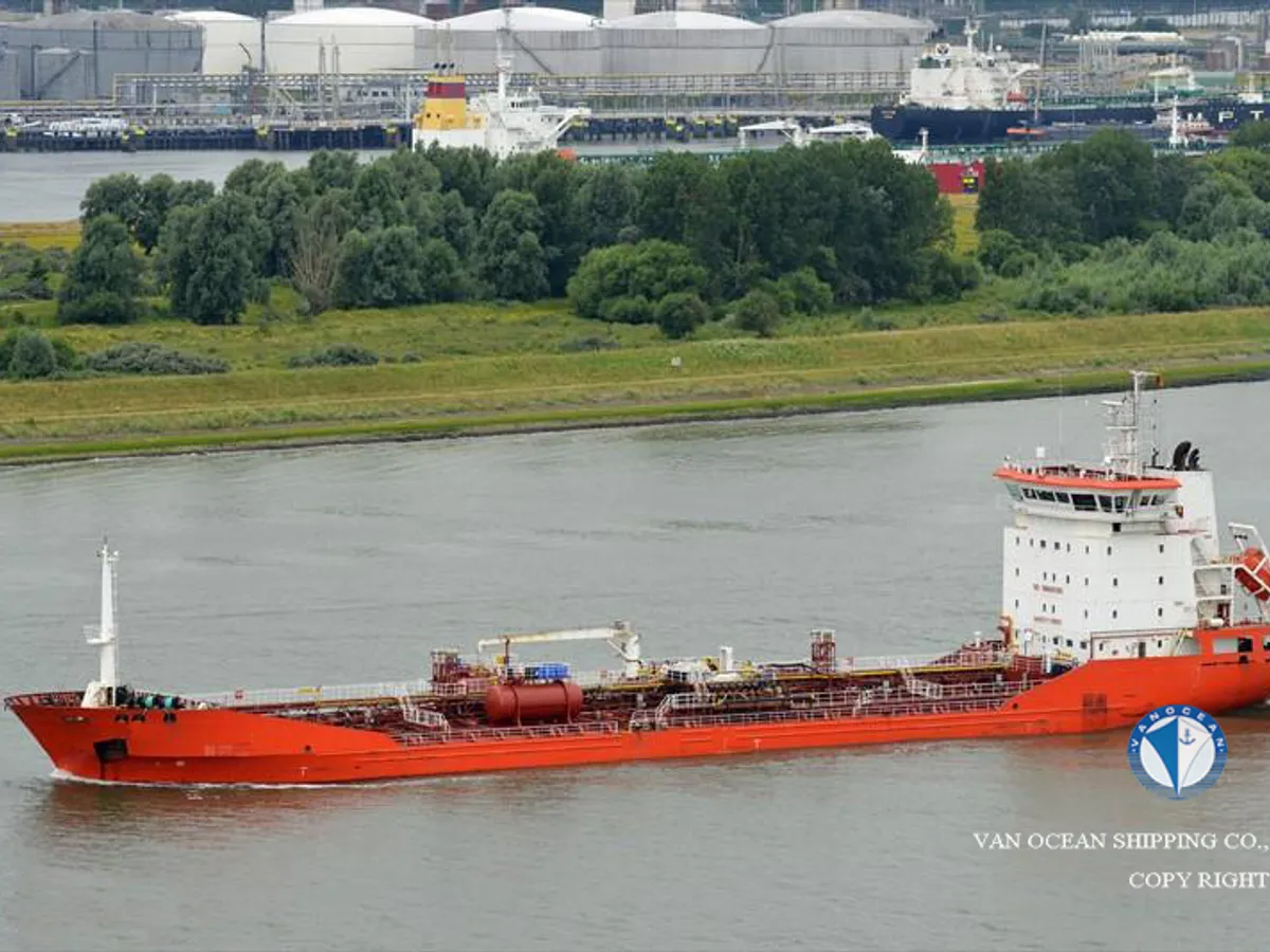 Нефтеналивной/химический танкер на продажу