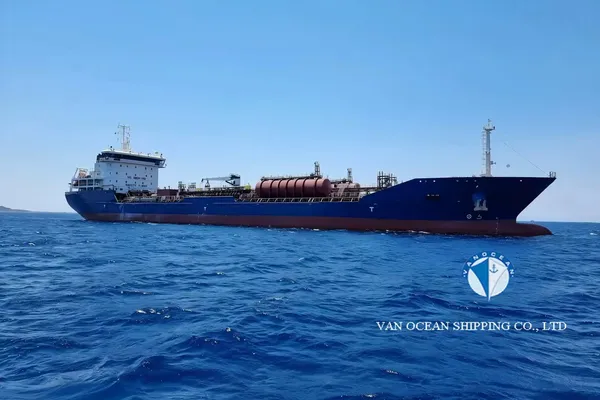 Oil/Chemical tanker for sale