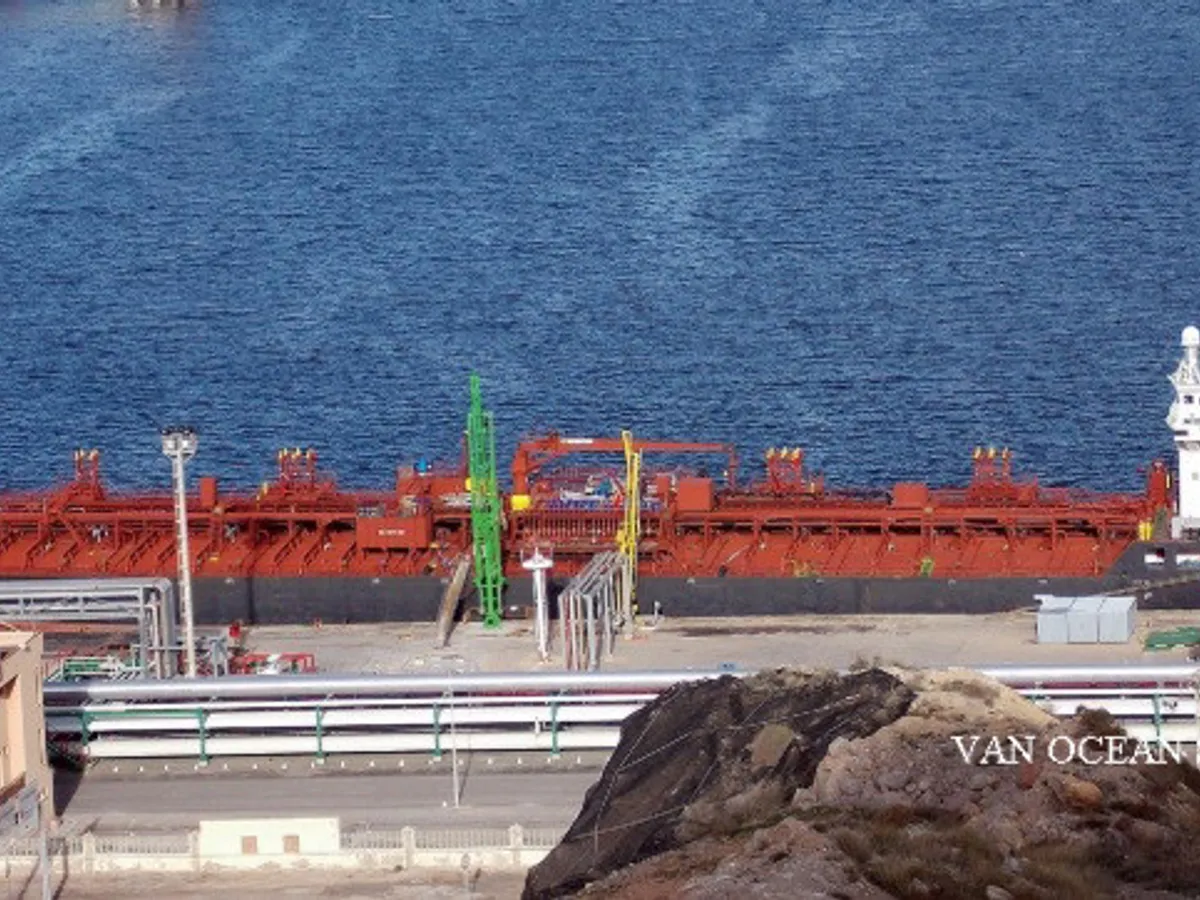 Нефтеналивной/химический танкер на продажу