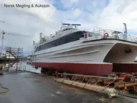 Катамаран на продажу