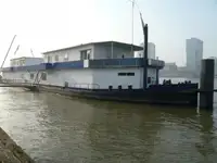 Баржа на продажу
