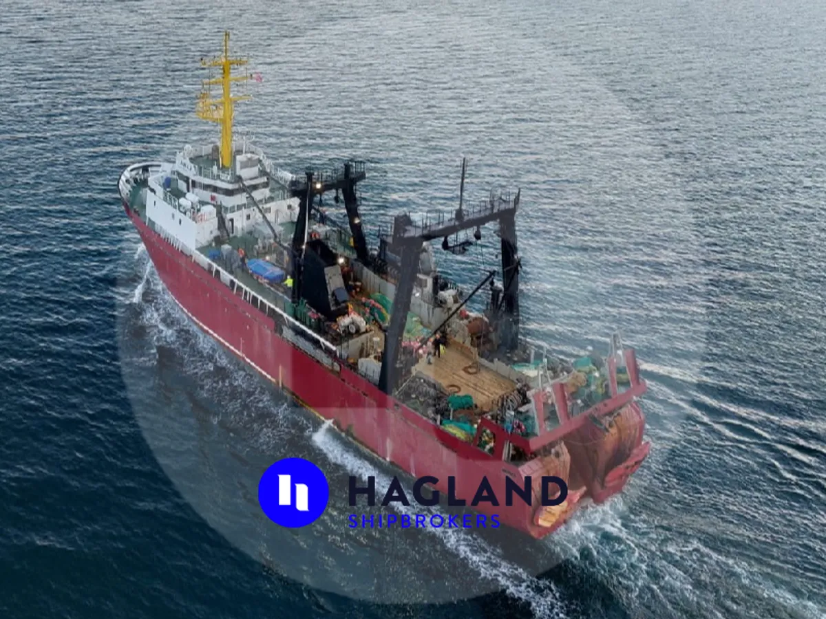 Большой морозильный траулер на продажу