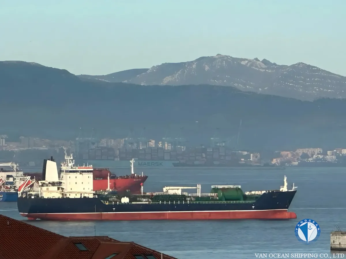 Нефтеналивной/химический танкер на продажу